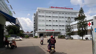 Vợ cùng ông hàng xóm chết trong căn nhà đang cháy khi chồng chở con đi học