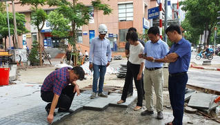 Bắt đầu kiểm tra lát đá vỉa hè tại nhiều quận, huyện Hà Nội