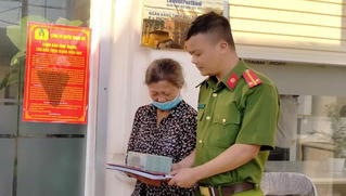 Bị dọa nạt, một phụ nữ Hà Nội chuyển gần 600 triệu đồng cho 'cán bộ rởm' 