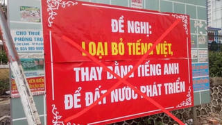 Bất bình vì thầy giáo trẻ treo băng rôn đề nghị bỏ tiếng Việt