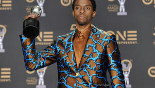 Tài tử Chadwick Boseman: Từ cậu bé nghèo đến 'người hùng báo đen'