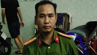 Hai đối tượng giả cán bộ Cục CSHS vào nhà dân đọc lệnh bắt người