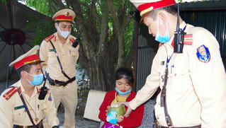 Tìm người thân cho cô gái 20 tuổi không nhớ đường về nhà