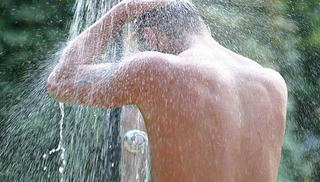 Quy định 'lạ đời' về chuyện tắm rửa của sinh viên gây 'bão mạng' ở Trung Quốc