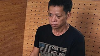 Bắt giữ gã đàn ông thường xuyên chửi bới, đánh đập bố mẹ