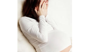 Cán bộ Công an huyện làm người tình có thai rồi chối bỏ