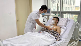 Ngủ gật khi đi xe máy, nam thanh niên Hà Nội bị thủng tim, vỡ gan