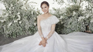 Bạn gái NSND Công Lý mặc váy cưới