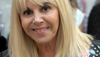 Chân dung người phụ nữ hơn hai thập kỷ gắn bó cùng Maradona