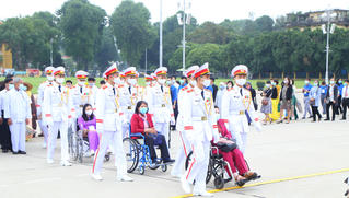 400 gương sáng thầm lặng vì cộng đồng vào Lăng viếng Bác