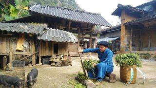 Khách lạ bất ngờ đến nhà, chàng trai H'Mông 'trúng' lớn