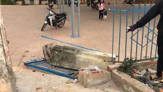 Sập cổng trường, 1 nam sinh lớp 4 tử vong