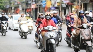 Nắng rực rỡ ngày đầu năm, đêm vẫn rét 7 độ C tại Hà Nội