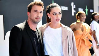 'Cô gái đẹp nhất thế giới' hẹn hò cháu tỷ phú Mỹ