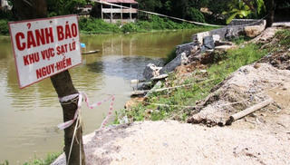 Công bố tình trạng khẩn cấp sạt lở bờ sông Bùi tại Hà Nội