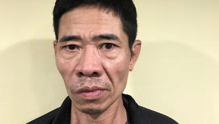 Mượn không được, rút dao đâm chủ xe rồi nhảy từ mái nhà xuống trốn công an