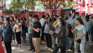 Yêu cầu chia nhỏ các khóa lễ cầu an, không đốt vàng mã