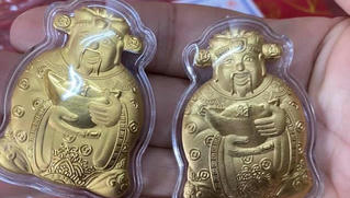 Trâu mạ vàng, Thần tài Trung Quốc tràn sang chợ Việt giá 10.000 đồng