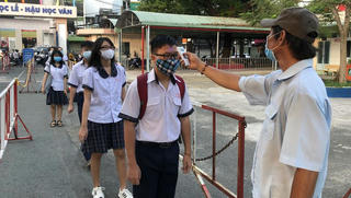 Từ 1/3 học sinh TP HCM đến trường trở lại