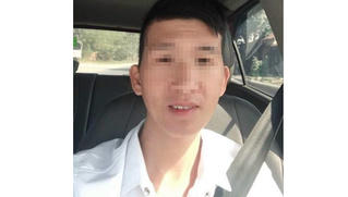 Bấm huyệt 'thu phí' bằng số lần 'giường chiếu' rồi tống tiền nữ bệnh nhân  