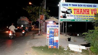 Tìm thân nhân cụ ông tử vong trên đường