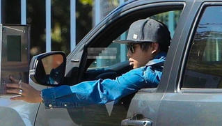 Cậu bé gốc Việt Pax Thiên thế nào sau 14 năm được 'ông bà Smith' nhận nuôi?