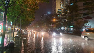 Mưa lớn vài ngày, Hà Nội đề phòng sét và mưa đá, vùng núi nguy cơ lũ quét