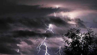 Cảnh báo thời tiết nguy hiểm ở vùng núi Bắc Bộ, Tây Nguyên và Nam Bộ