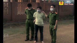 Bắt giữ thanh niên vượt chốt kiểm dịch, chém trọng thương công an rồi trốn vào rừng