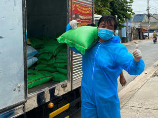 Những giám đốc đi bốc vác