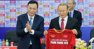 Vì sao HLV Park Hang Seo chưa 'chốt hạ' hợp đồng với VFF?