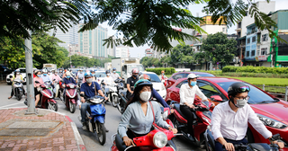 Hà Nội: 'Người dân cứ ra đường đông, không biết lúc nào mới cắt đứt được nguồn lây'