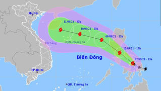 Bão không ngừng tăng cấp đang hướng tâm vào vùng biển các tỉnh Bắc Trung bộ