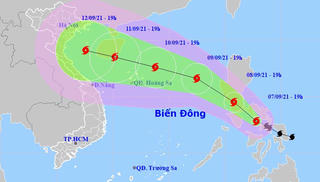 Bão mạnh tiến gần Biển Đông, gió có thể giật trên cấp 13 