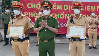 Thủ tướng và Bộ Công an khen 3 cảnh sát TP HCM 