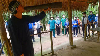 Mở cửa đón hai đoàn du khách đặc biệt đến Củ Chi và Cần Giờ