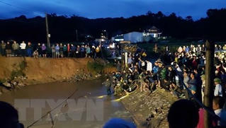 Một học sinh rơi xuống ngầm suối mất tích