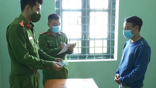 Bắt khẩn cấp gã đàn ông chuyên 'bẫy tình' phụ nữ có chồng vùng nông thôn