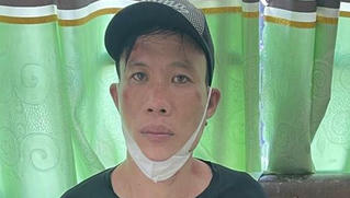 Vây bắt đối tượng nghi dâm ô trẻ em, dùng súng khống chế em trai khi chạy trốn