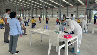 Xử lý thế nào khi phát hiện người nhiễm COVID-19 tại cơ sở sản xuất, kinh doanh ở TP HCM?