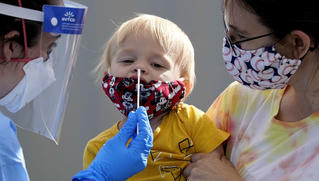 Cách nhận biết, theo dõi và điều trị cho trẻ mắc COVID-19