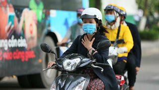 Gió lạnh tràn về, nhiệt độ Hà Nội giảm còn khoảng 14 độ C, Sa Pa 7 độ C