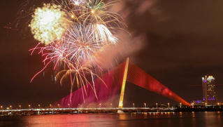 Tiền lương và lịch nghỉ Tết năm 2022 cho người lao động