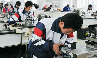 Trường nghề rèn học sinh bằng kỷ luật quân đội