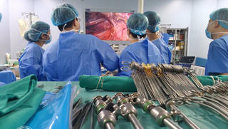 Lần đầu tại Việt Nam phẫu thuật nội soi thành công lấy gan người sống ghép cho người nhận