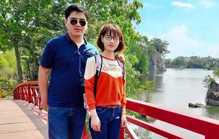 Chuyện tình của ông bà chủ spa khiếm thị