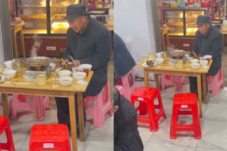 Cụ ông gọi nồi lẩu rồi ngồi đợi 3 tiếng không đụng đũa, phía sau là chuyện xúc động