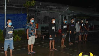 Nhóm đối tượng khống chế 'con tin', đánh người, cướp tài sản ở quán cà phê