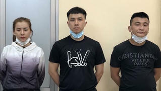 Người phụ nữ bị nhóm nam nữ đến nhà dàn cảnh đánh đập, cướp điện thoại