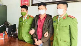 Bé gái quay cảnh tắm gửi 'người yêu' bị gã trai làng tung lên mạng làm nhục